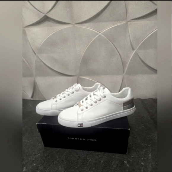 Tommy Hilfiger Women's Tennis Shoes White Size 9.5 Medium - Picture 5 of 6